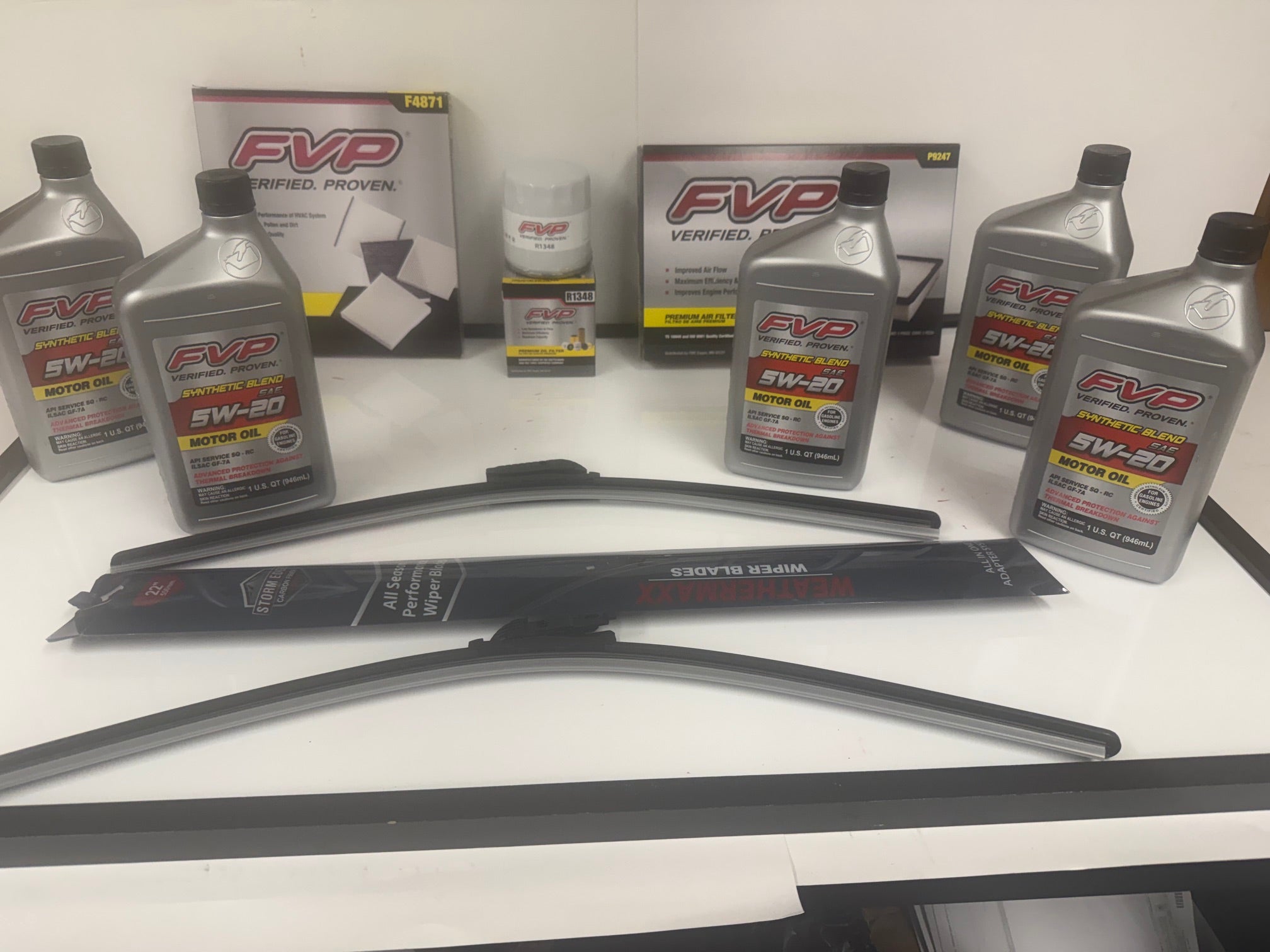 Super Deal - Air & Cabin Filter - 2 Carbon Fiber Wipers - 5 Quarts FVP Oil And Oil Filter