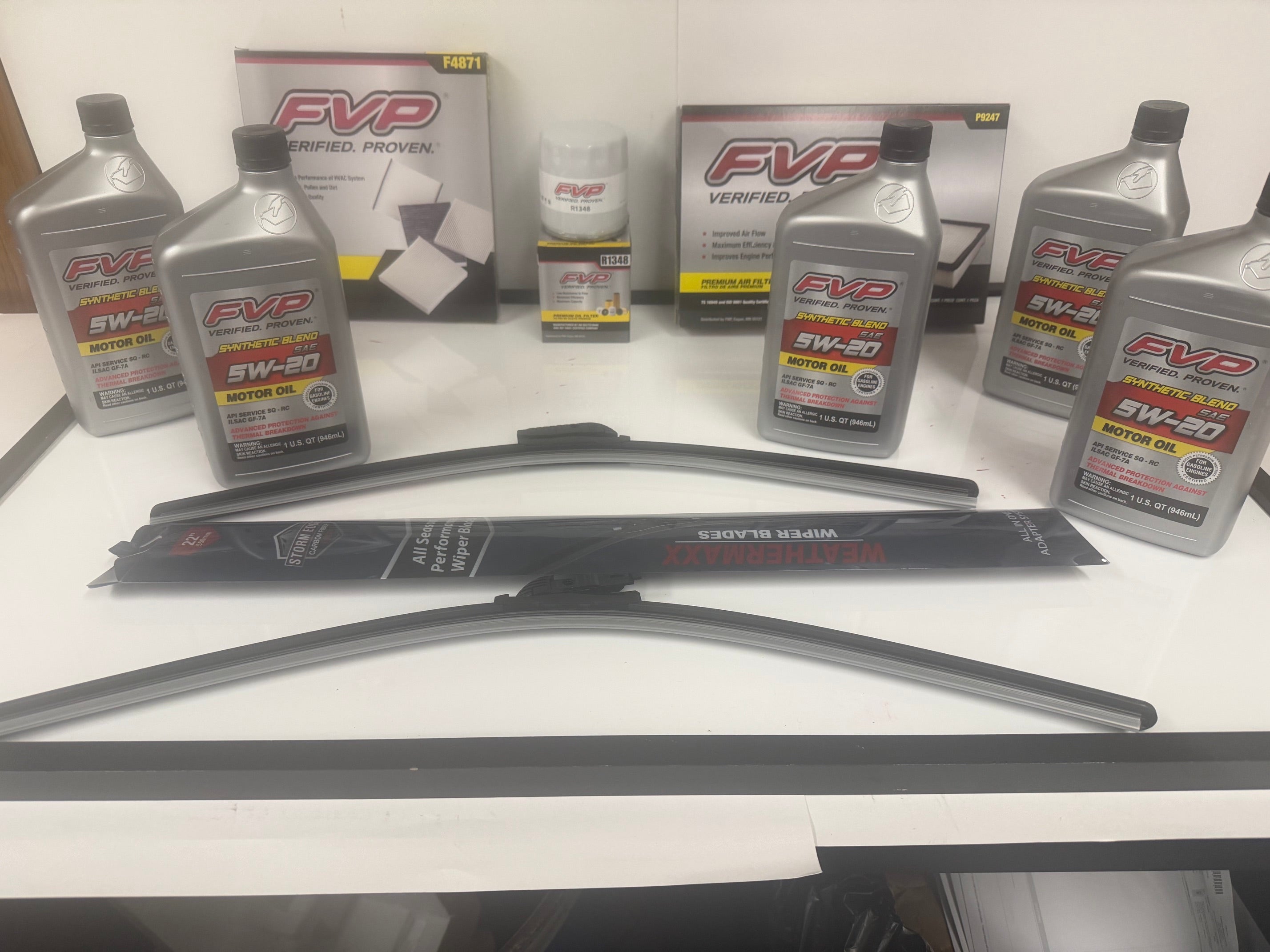 Super Deal - Air & Cabin Filter - 2 Carbon Fiber Wipers - 5 Quarts FVP Oil And Oil Filter