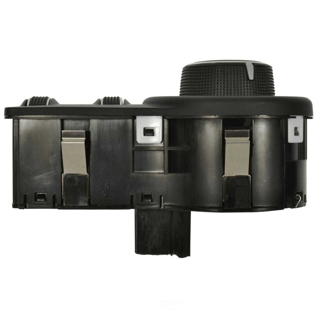 Headlight Switch  Standard Motor Products  HLS1702